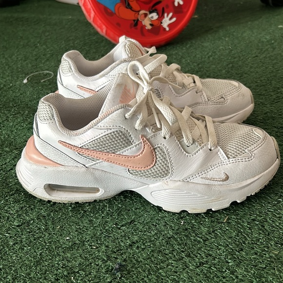 Nike Women’s Shoe - Picture 3 of 5